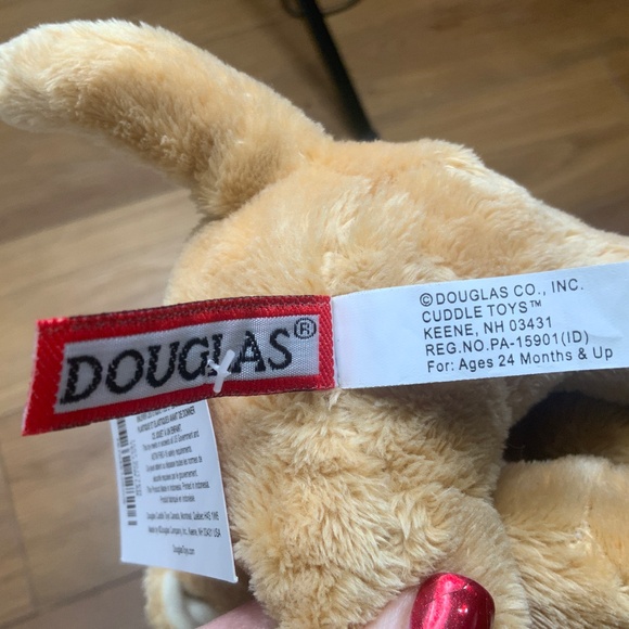 NWT Douglas Butter Yellow Lab w/ Red Ribbon - Picture 5 of 9